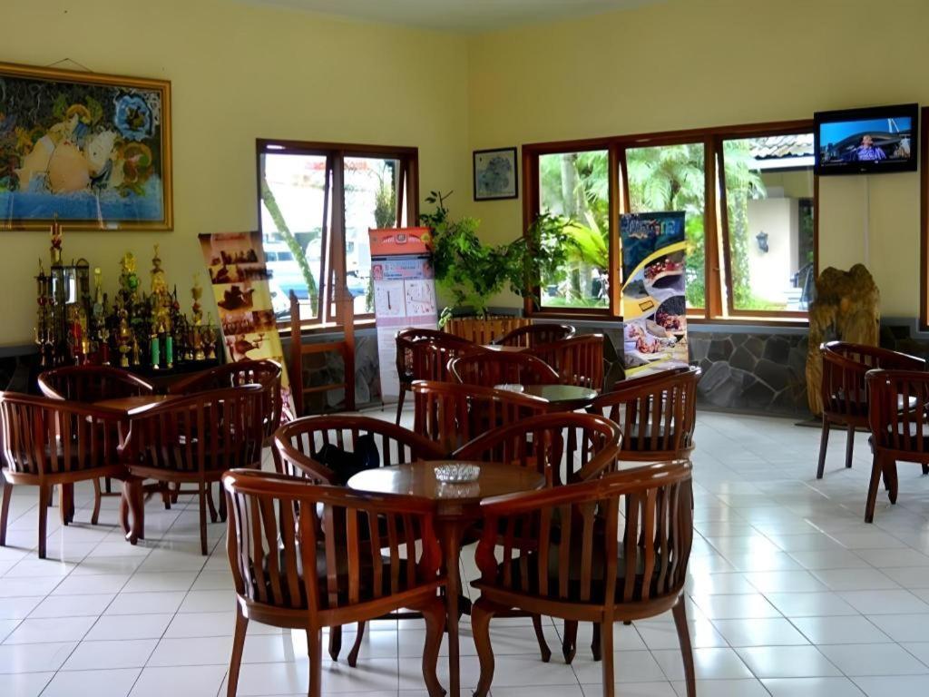 Augusta Sukabumi Hotel Exterior photo