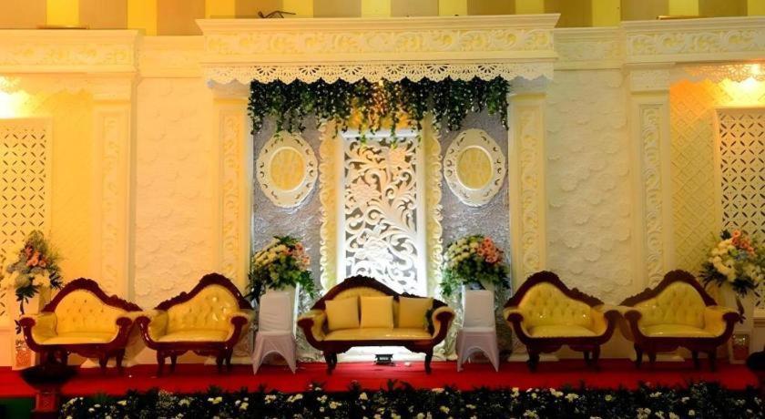 Augusta Sukabumi Hotel Exterior photo